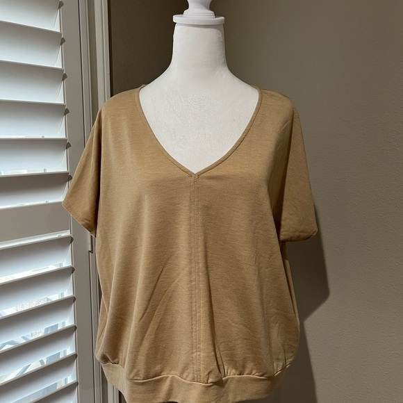 Women’s Shirt - Picture 2 of 3